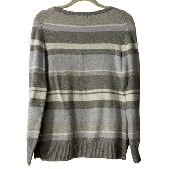 Tahari gray Blue striped v-neck pullover sweater size medium - Picture 2 of 7